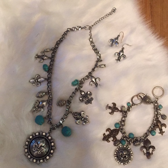 Jewelry - Fleur-de-lis necklace/bracelet/earrings